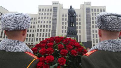 ⚡️Лукашенко поздравил соотечественников с Днем Октябрьской революции